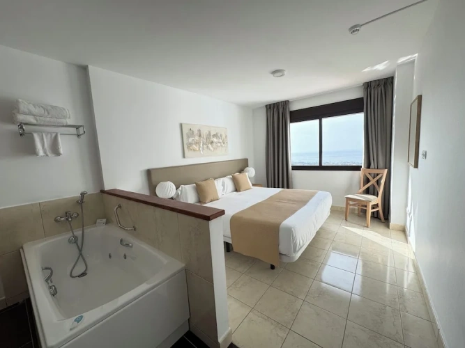 2 Bedrooms Premium Apartment with balcony and with sea view
