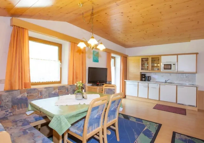 3 Bedrooms Apartment