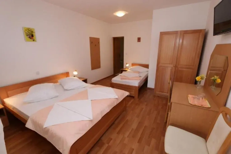 Standard Triple Basement room