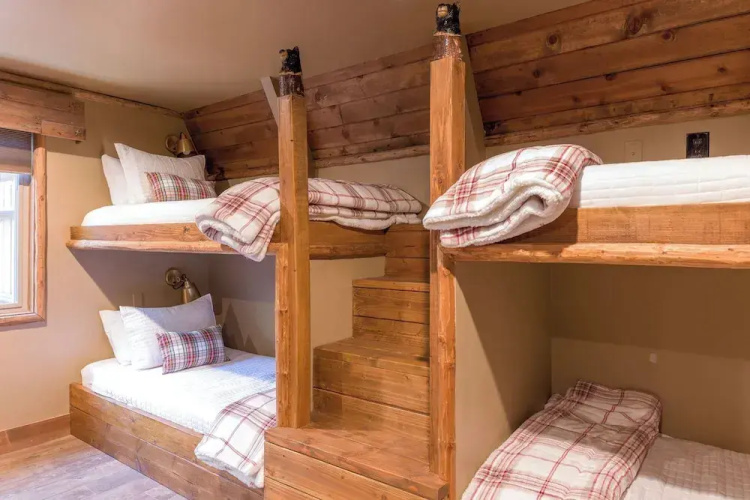 BIG Bear DEN #2152