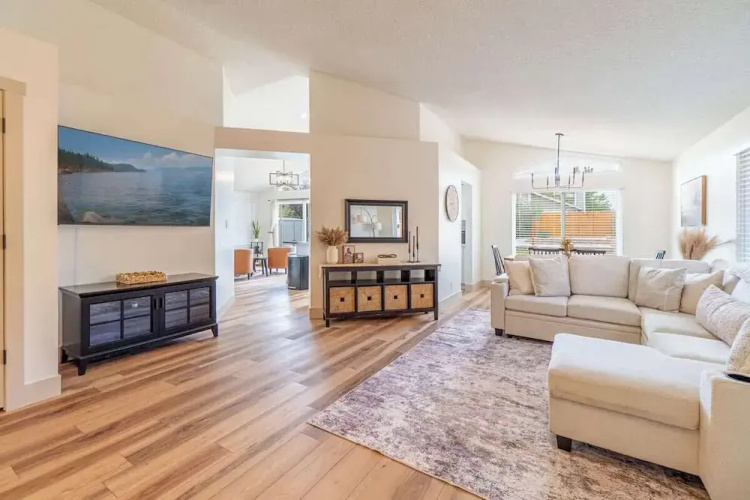 Modern Western Retreat Pet-friendly 4bed/2bath