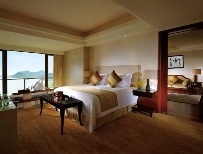 Deluxe Suite with balcony and with lake view