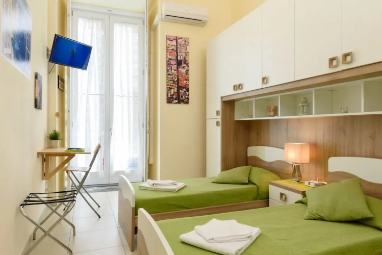Standard Twin room with balcony