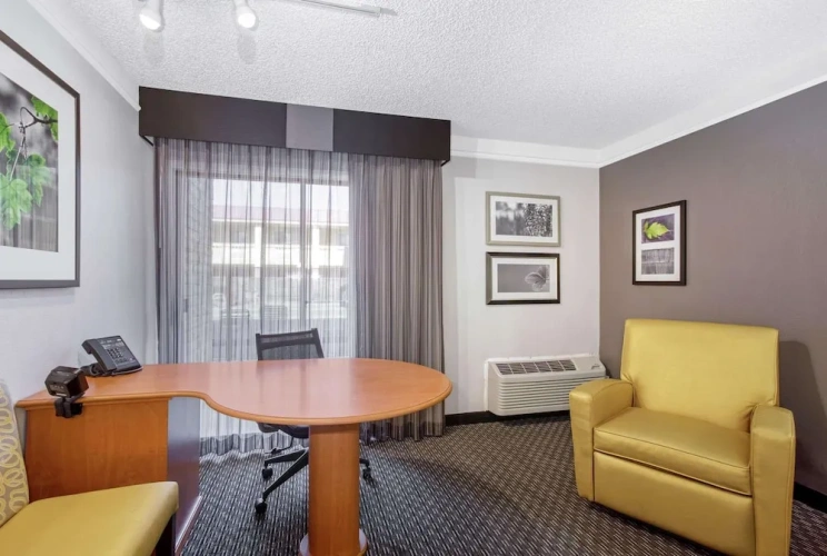 Standard Quadruple room with balcony and with pool view
