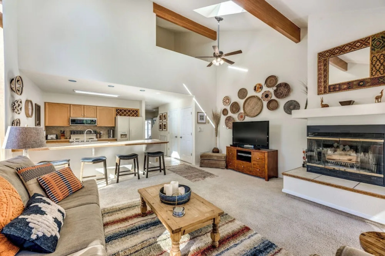 Bright Townhome - 1 Mile to Downtown Cloudcroft
