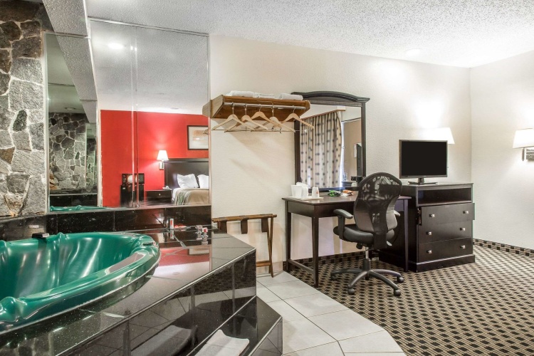 Econo Lodge photo 13