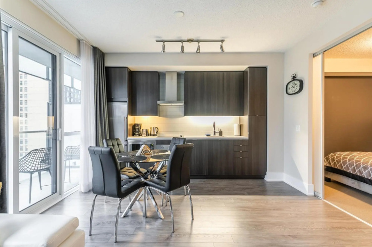 1bd Premier Condo 300front Str W