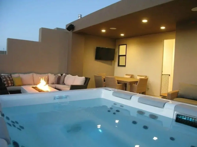 4 Bedrooms Luxury Apartment