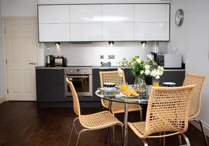 Apartment 2, Trafalgar Square (Second Floor)