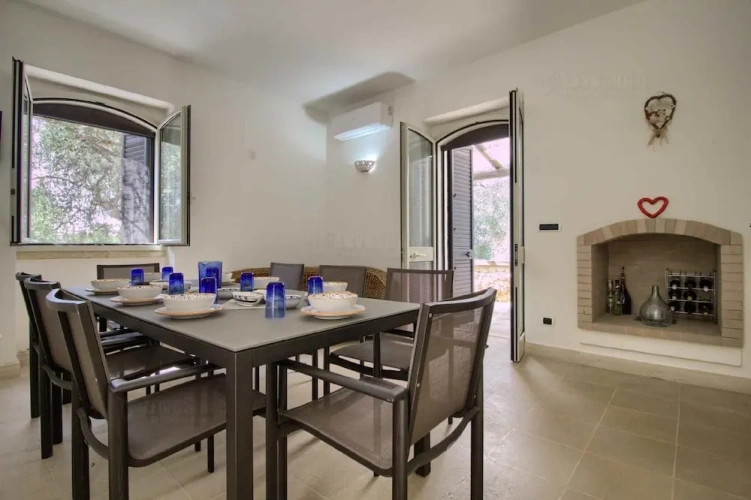 2 Bedrooms Villa