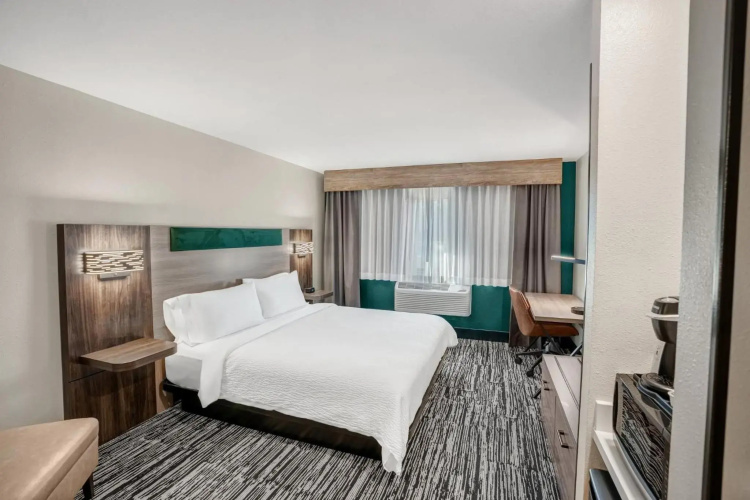 Comfort Suites