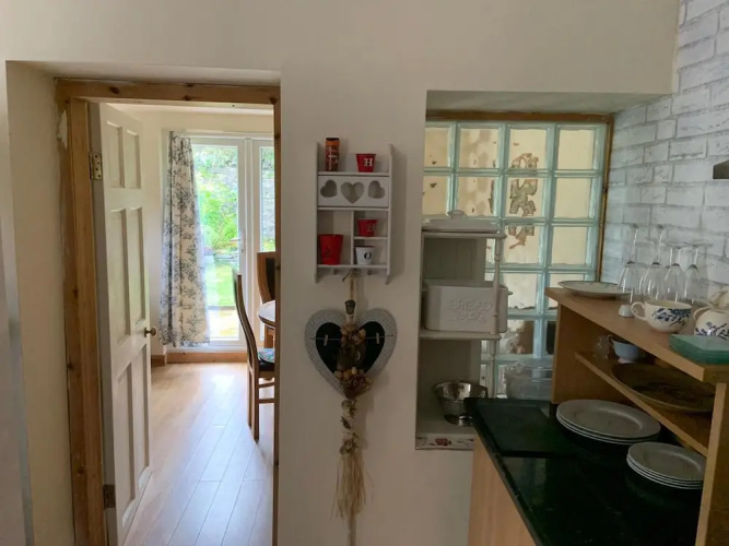 Homely Spacious Cottage in Central Location