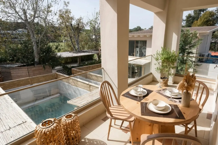 2 Bedrooms Executive Suite with partial sea view
