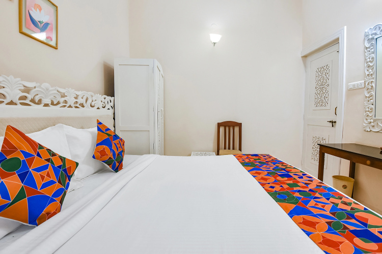 FabHotel Emerald Highland