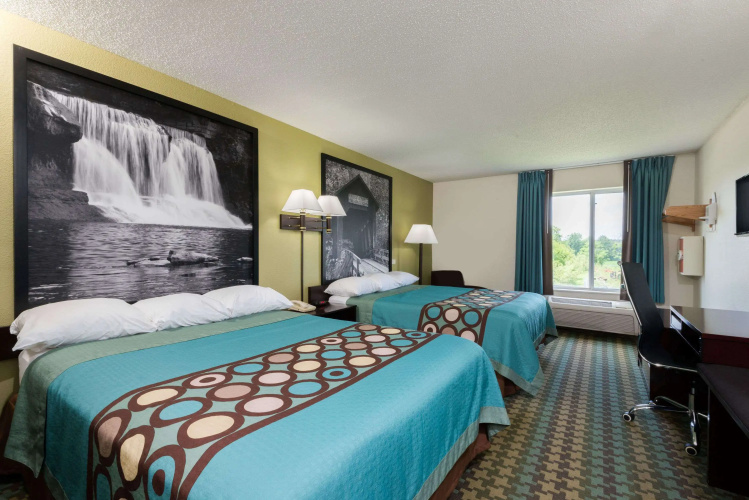 Super 8 by Wyndham Cloverdale IN