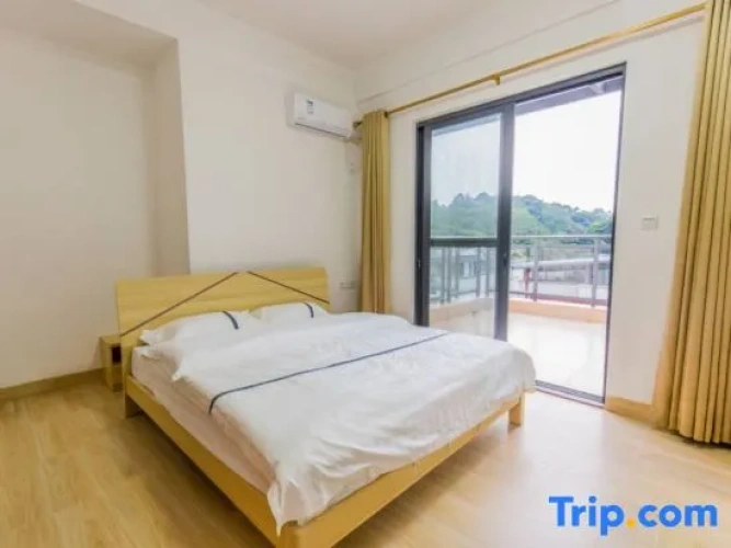 6 Bedrooms Villa