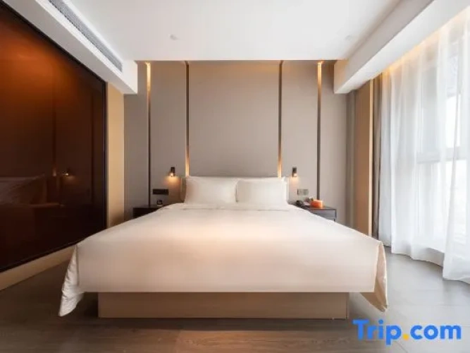 Double Suite with street view