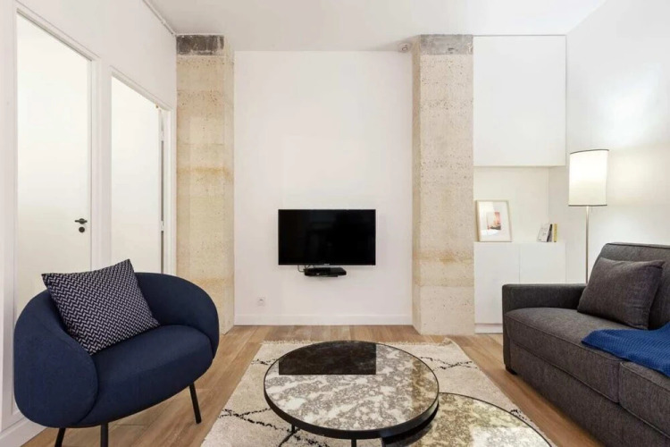 Chic & Contemporary Apartment With Two Bedroom - Image 12