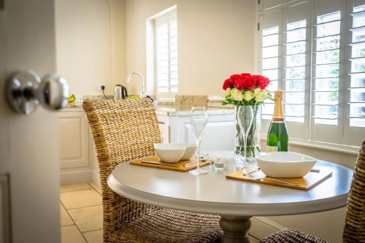 3 Bedrooms Apartment