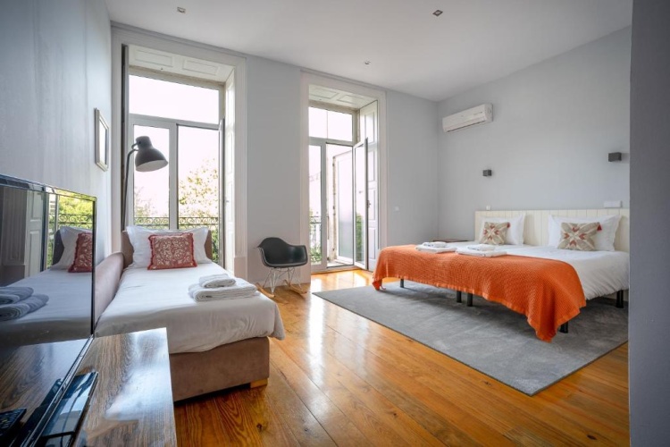 Studio with balcony and with garden view