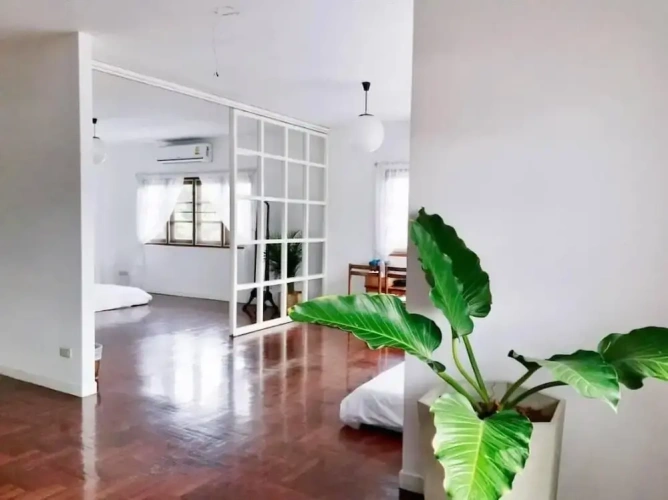Grand Family room with balcony