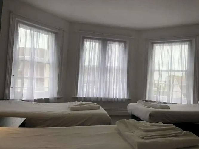 Deluxe Quadruple room with city view