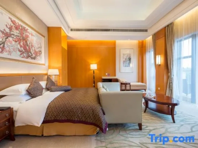 Deluxe Family Suite