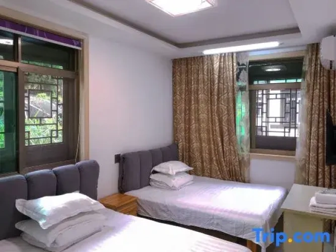 Deluxe Family Suite