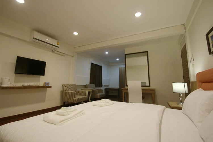 09 Hostel