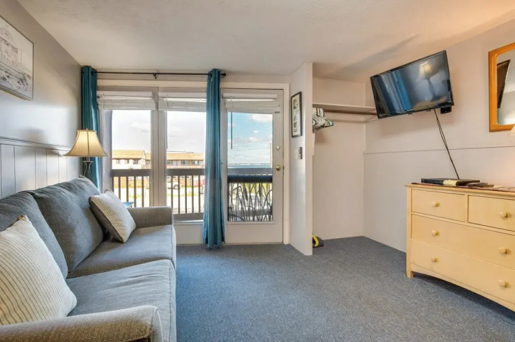 'beachfront 13' Condo on Old Orchard Beach