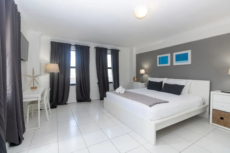 341 APT Hollywood Beach