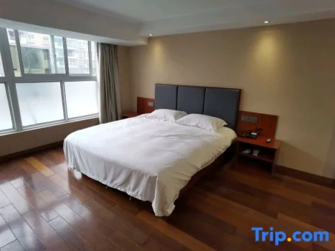 Standard Double room with street view