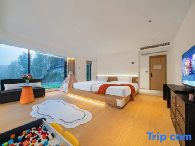 6 Bedrooms Villa