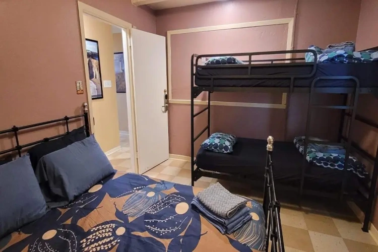 2 Bedrooms Cottage