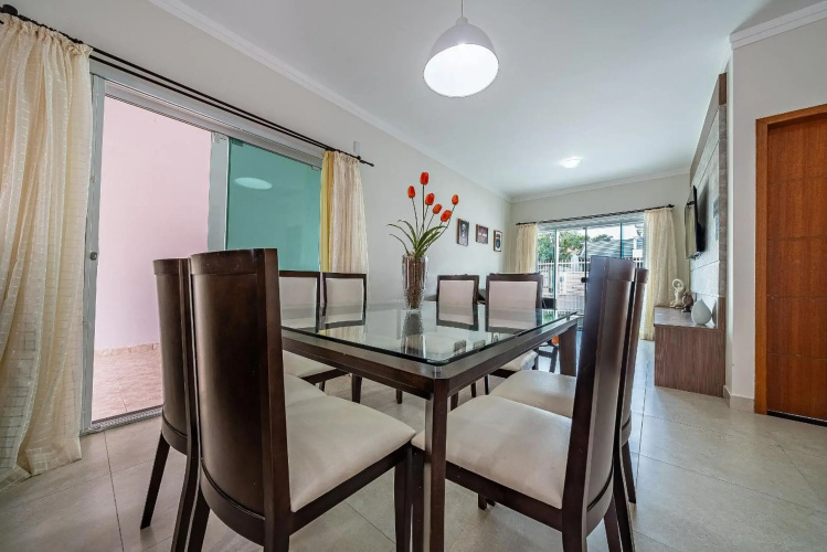 125 - Excelente Casa com 03 quartos em Mariscal