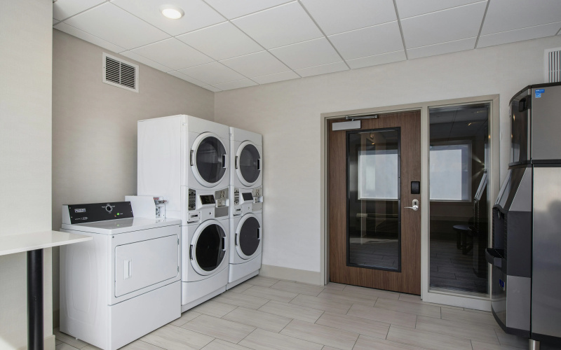 Holiday Inn Express & Suites Kelowna - East photo 36