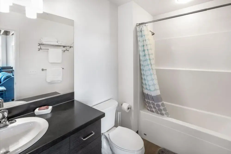 Admiral Condo 201 in Bremerton