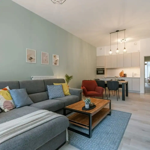 Bright Apartment Near the Beach