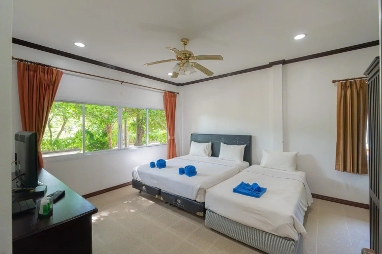 Baan Faa Talaychan Resort