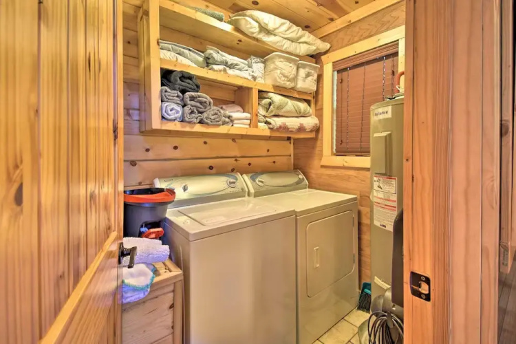 Broken Bow Hideaway w/ Hot Tub & Fire Pit!
