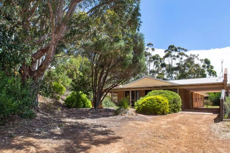 3 Bedrooms Cottage
