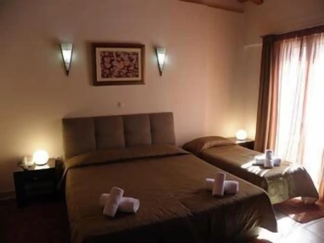 Standard Triple room