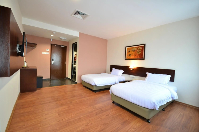 906 Riverside Hotel