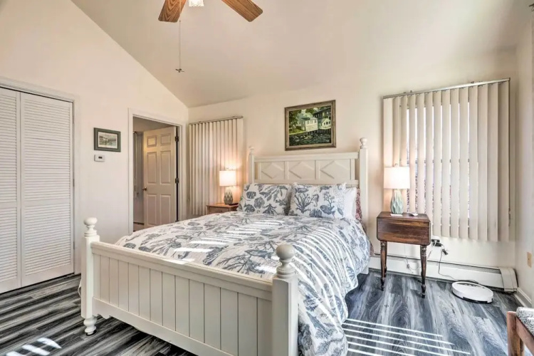 Westerly Vacation Home: Town Beach Access