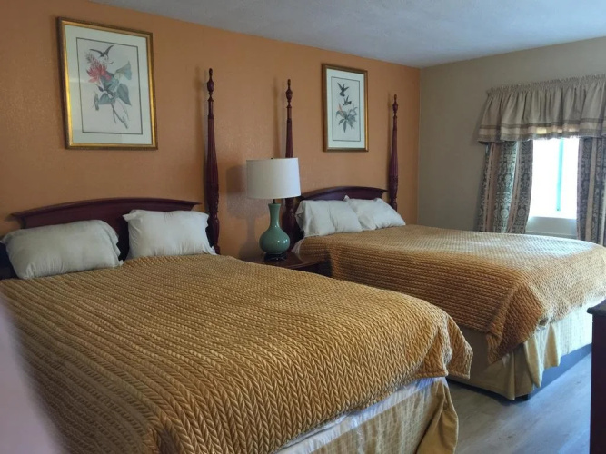 Pelican Inn and Suites
