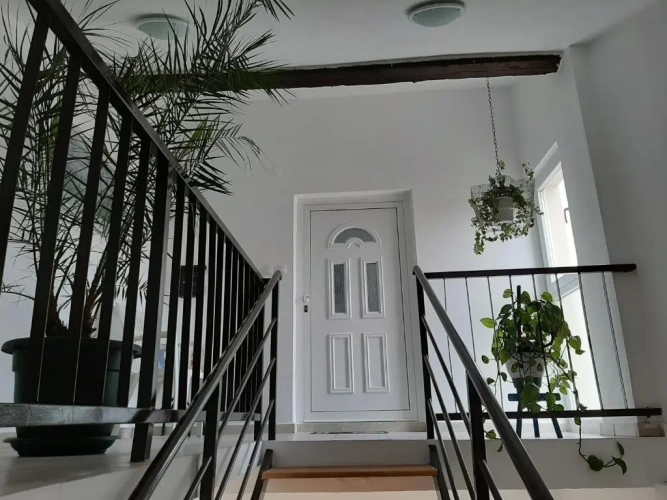 3 Bedrooms Apartment