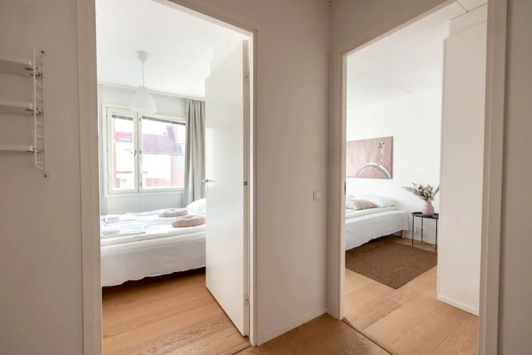 2ndhomes Modern & Cozy 2BR Apt w Balcony