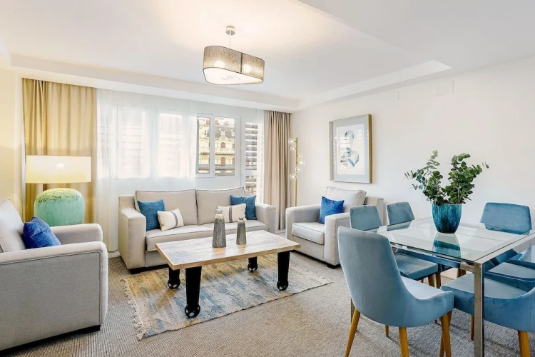 4 Bedrooms Apartment
