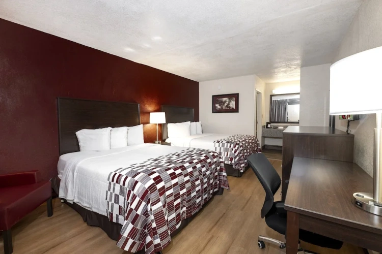 Deluxe Quadruple room with balcony