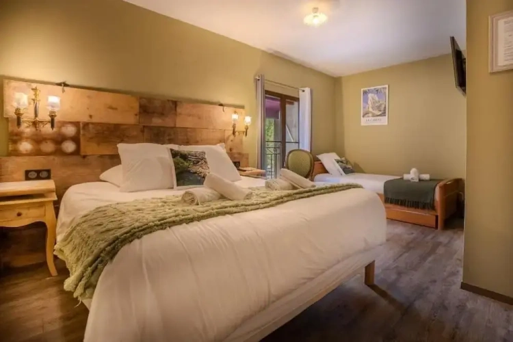Standard Triple room with river view